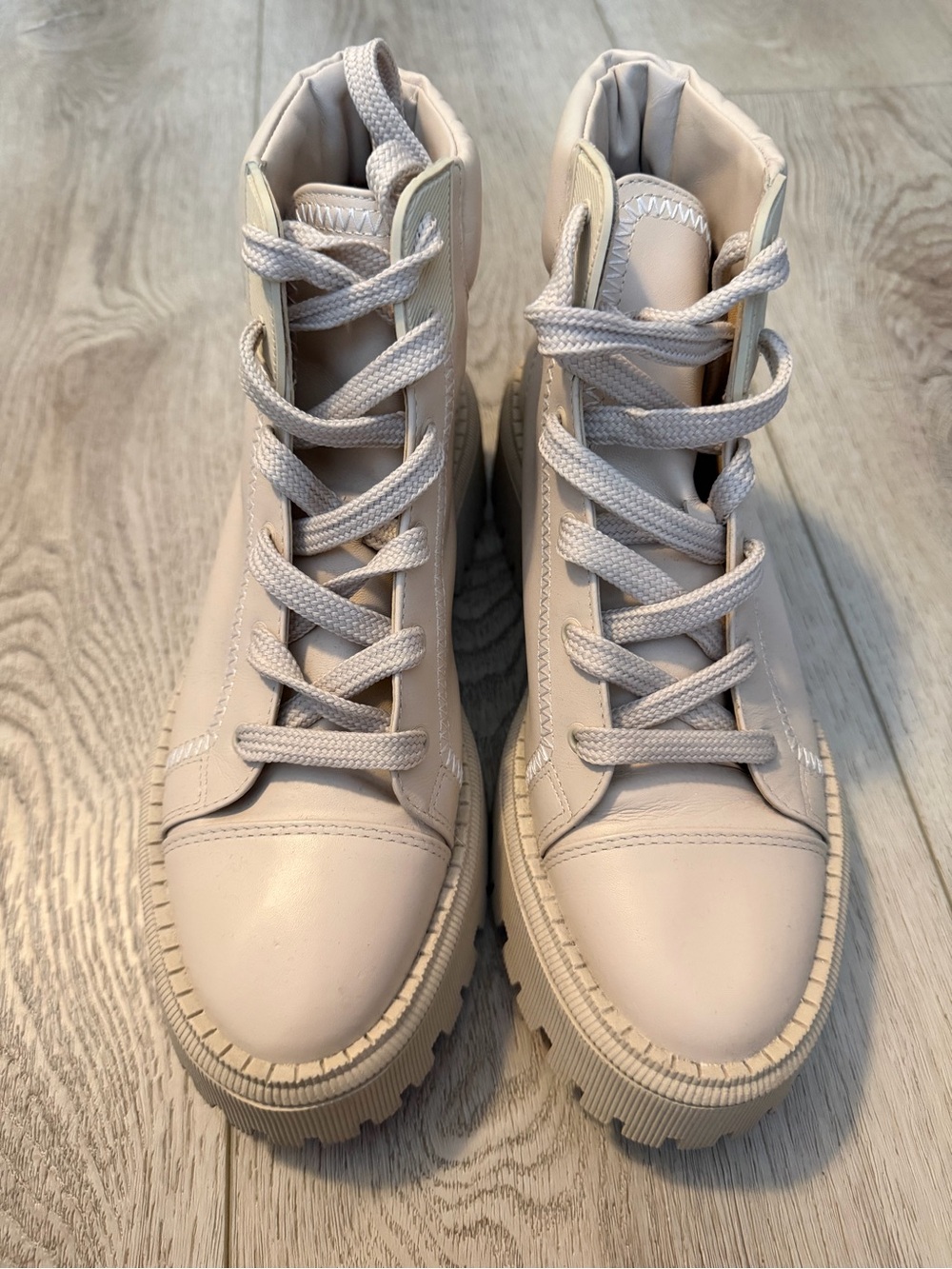 Arezzo Women’s leather boots — Cream